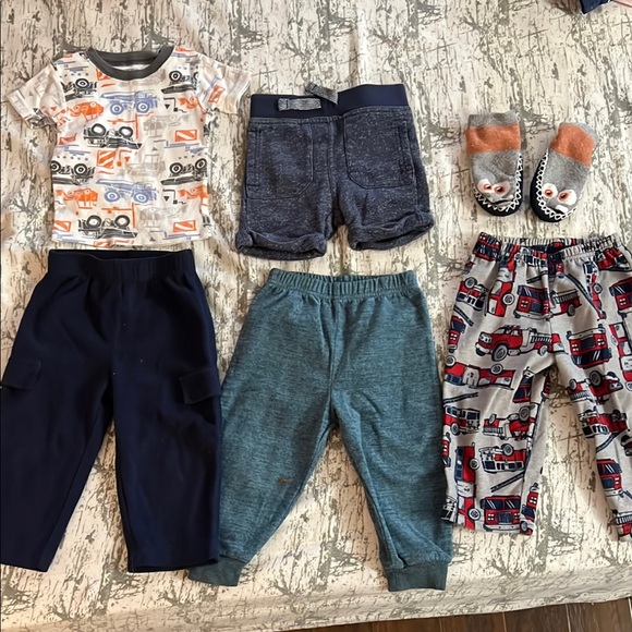Kids' Clothing Set with Vehicles and Animal Prints - Picture 1 of 8
